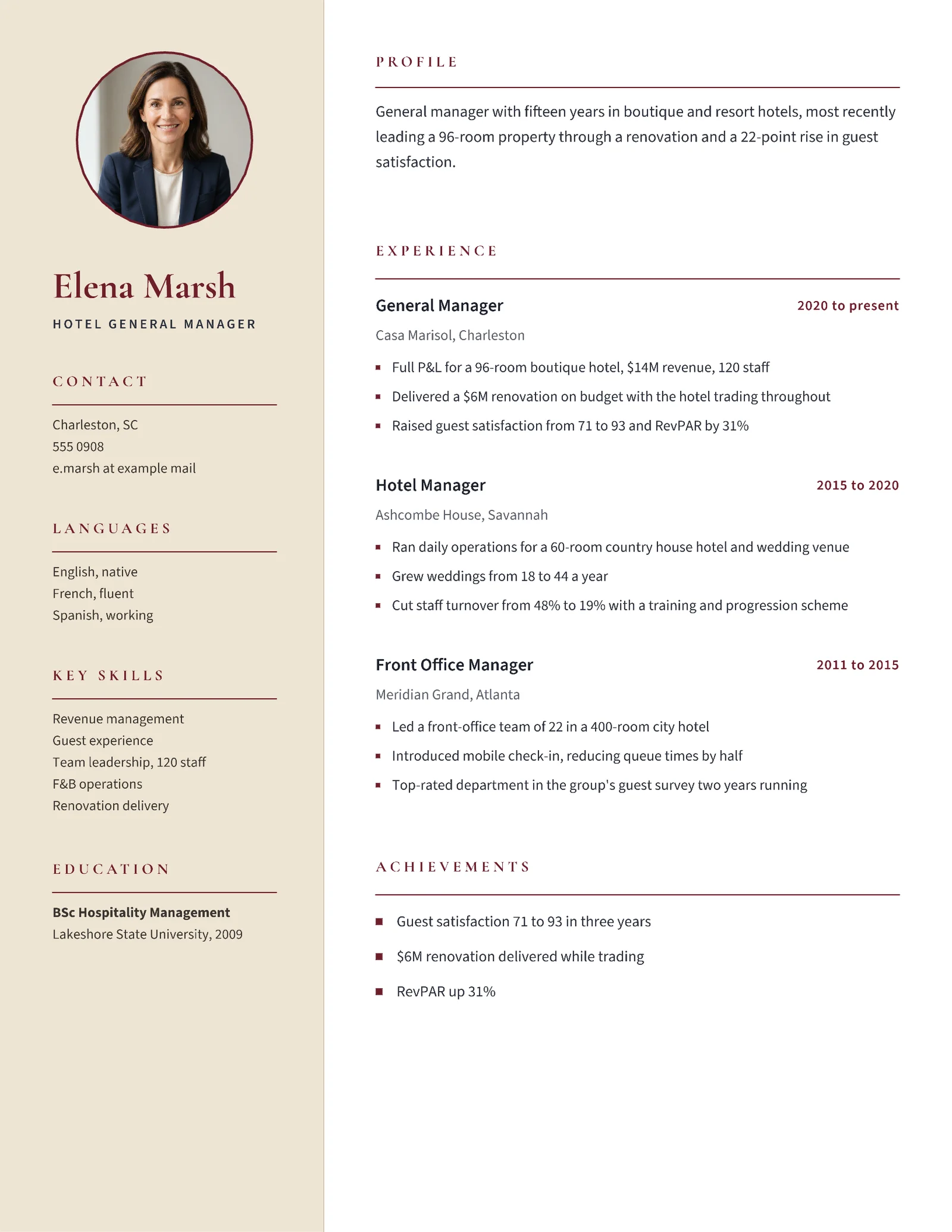 Photo Sidebar Hotel General Manager Résumé — Letter Resume template